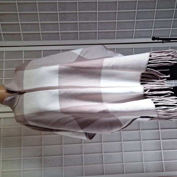 Christian Siriano Fringed Poncho Sweater, Woman's S/M - Picture 4 of 13